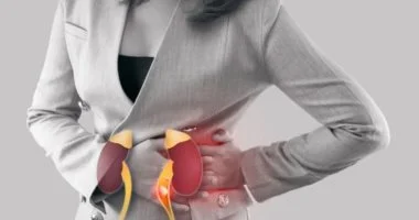 ألم فى الجنب قد يكون إنذارا.. كيف يؤثر ضعف الكلى على الجسم