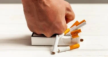 السن المناسب للإقلاع عن التدخين للوقاية من السرطان.. وفقًا للخبراء