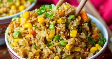 طريقة عمل الأرز المقلى بالخضار أشهر وأسرع أكلة صينية فى 10 دقائق