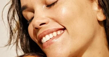 وصفات طبيعية للتخلص من تجاعيد الرقبة.. لبشرة أكثر شبابًا