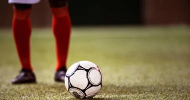 لاعبو كرة القدم يواجهون خطر الاكتئاب بعد الاعتزال.. دراسة توضح الأسباب