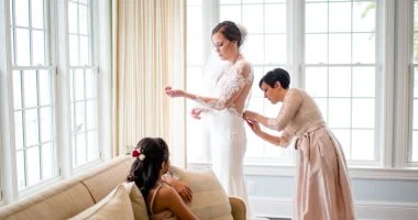 علشان ماتنسيش نفسك وسط الترتيبات.. كيف تكونين مبهرة فى حفل زفافك؟