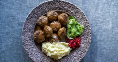 طريقة عمل كرات اللحمة السويدية.. لو مش عارفة تعملى إيه على الغدا النهاردة