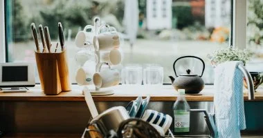 ودعي الفوضى.. حيل بسيطة تجعل مطبخك أكثر تنظيما