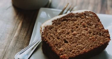طريقة عمل كيك الزبادى بالقهوة بمكونات بسيطة وسريعة التحضير