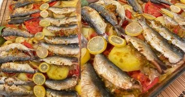 طريقة عمل صينية السردين الإسكندرانى بالخلطة والتتبيلة المسبكة