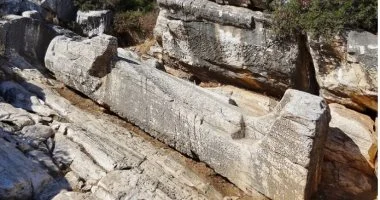 لغز العملاق النائم فى جزيرة ناكسوس اليونانية