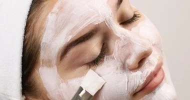 استخدام كريم تسلخات الأطفال للوجه.. تريند تجميل جديد يثير الجدل