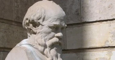 شرب السم ولم يخش النهاية.. كيف أصبح موت سقراط أعظم درس فى تاريخ الفلسفة؟