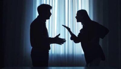 سيدة تطلب الطلاق بعد زواج دام 45 عاما بسبب مفاجئ.. «ثروة مدفونة تحت البلاط»