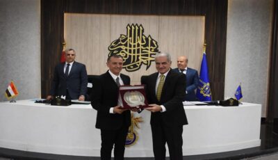 تكريم رئيس جامعة أسوان تقديرًا لجهوده في دعم التعليم والتنمية