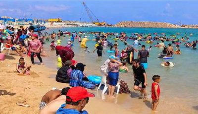 شاطئا ستانلي والهانوفيل بالإسكندرية يرفعان لافتة كامل العدد