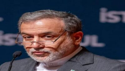 وزير الخارجية الإيراني: الولايات المتحدة تعطل الملاحة التجارية الدولية في مضيق هرمز