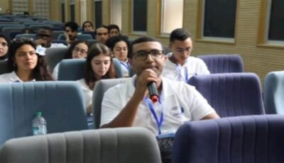 رئيس جامعة الإسكندرية يُهنئ الطالب الفائز بالمنحة المدرسية الصيفية الدولية في المغرب