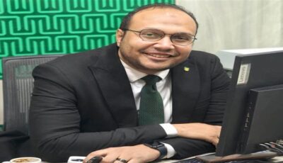 مصرع محاسب وابنه الرضيع في انقلاب سيارة بطريق قنا الصحراوي الغربي