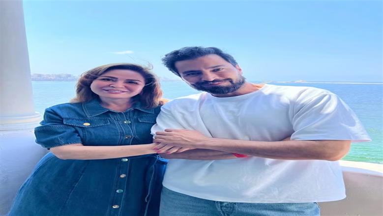 إلهام شاهين تنشر صورا مع معتصم النهار من كواليس فيلم «حين يكتب الحب»