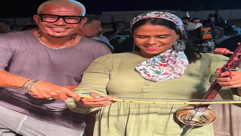 عازفة الربابة صفا الهلالي تكشف كواليس تعاونها مع عمرو دياب في كليب «لولا البنات»