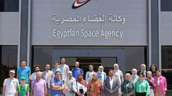 جامعة القاهرة تنظم زيارة علمية إلى وكالة الفضاء المصرية