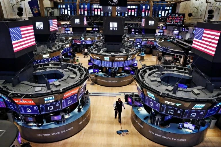 تراجع العقود الآجلة للأسهم الأمريكية بأكثر من 1% – أخبار السعودية