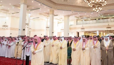 أمير تبوك ونائبه يؤديان صلاة الميت على العطوي – أخبار السعودية