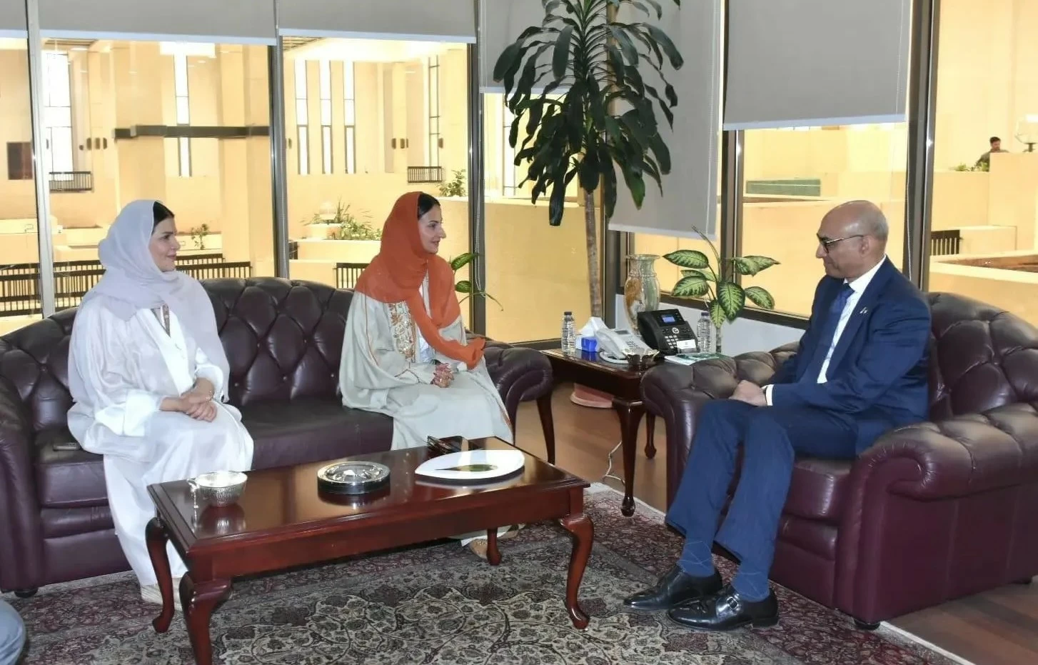 الأميرة سارة بنت بندر تلتقي سفير باكستان لبحث انضمامها إلى المجلس الدولي للتمور – أخبار السعودية