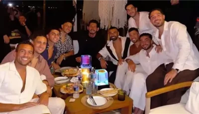محمد صلاح يفاجئ مصطفى شوبير في عقد قرانه (فيديو)