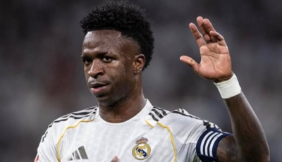 بعد الإنذار النهائي للاعب، موقف مورينيو من رحيل فينيسيوس جونيور والانتقال إلى آرسنال