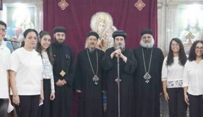 الأنبا فيلوباتير يكرم خدام وأبناء كنائس أبو قرقاص خلال الاجتماع العام