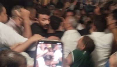 حالة من الفوضى في استقبال أحمد العوضي بإحدى سينمات “سان ستيفانو” بالإسكندرية (صور)
