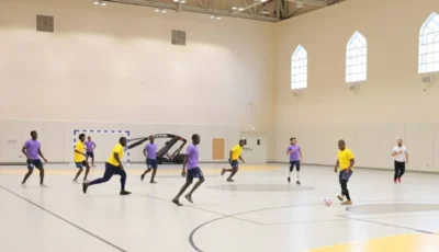 المجمع الرياضي بالجامعة القاسمية يستقطب الطلبة ببرامج صيفية