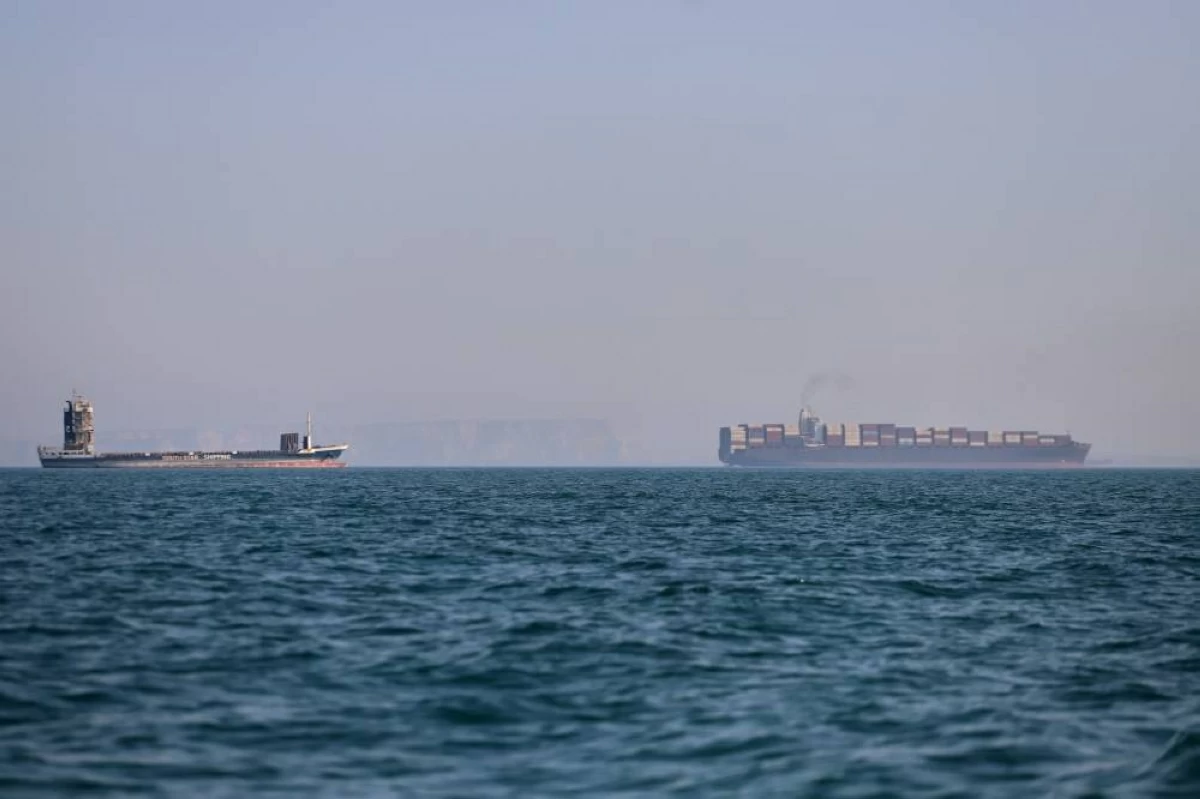 الجيش الأمريكي: تغيير مسار 18 سفينة في مضيق هرمز