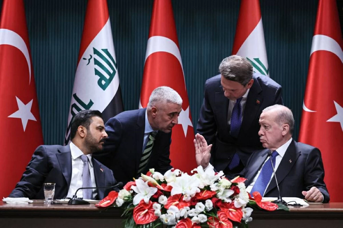 أمام أردوغان والزيدي.. رفض مفاجئ من وزير عراقي لتوقيع اتفاقية (فيديو)