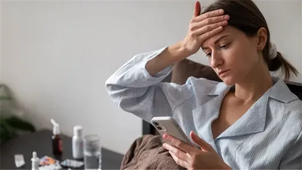 هل أنت مصاب بالوسواس الإلكتروني؟ علامات تكشف الإفراط في البحث عن الأمراض