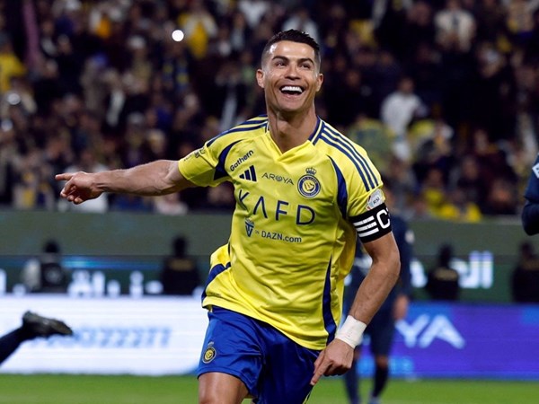 الكشف عن إجمالي أرباح رونالدو ومقدار مكافآته مع النصر يثير الجدل والاهتمام