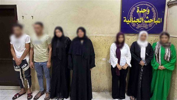 تعاطي المخدرات ومعاكسة ومشاجرة بالحجارة، كواليس فيديو خناقة الجيران في الشرقية