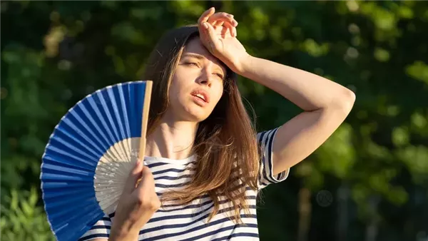 استشاري يحذر من علامات تؤكد إصابتك بالجفاف خلال فصل الصيف