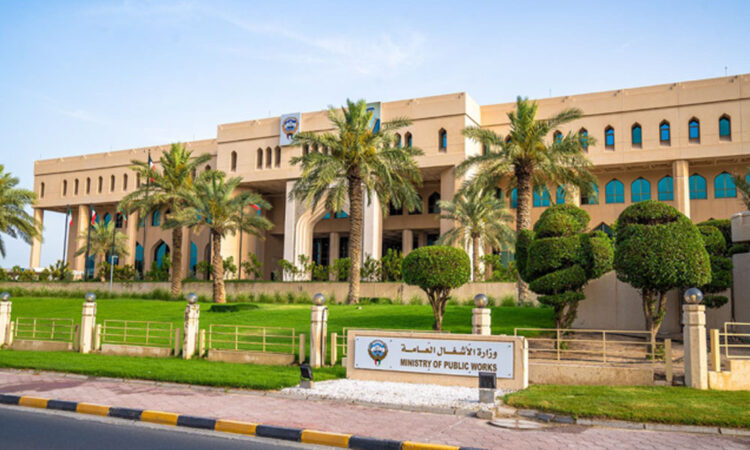 الأشغال تُعقد اجتماعًا لمناقشة مسار ومحطات وزن الشاحنات بحضور الجهات المعنية