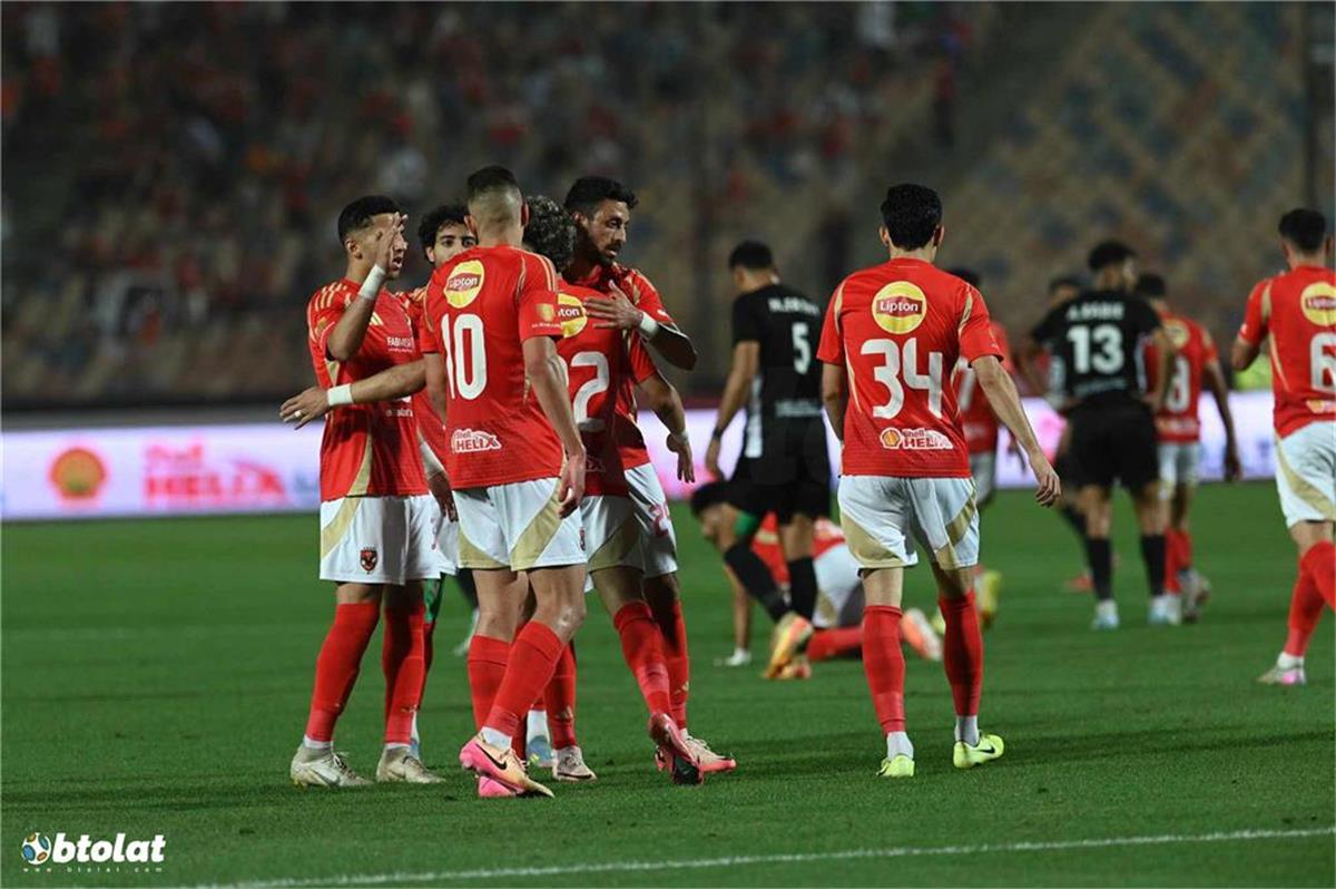 لاعب الأهلي يغادر القاهرة تمهيدًا للكشف الطبي في ناديه الجديد