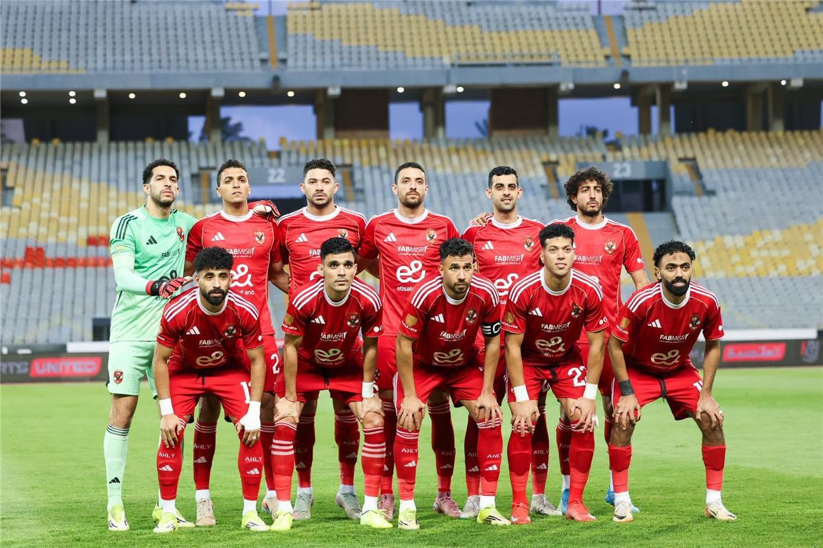 رحيل 5 لاعبين.. شوبير يكشف قائمة الأهلي في الموسم الجديد