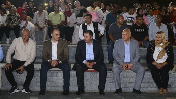 محافظ دمياط يشهد عروض فرقة الأنفوشي في مهرجان شاطئ الفن برأس البر (صور)