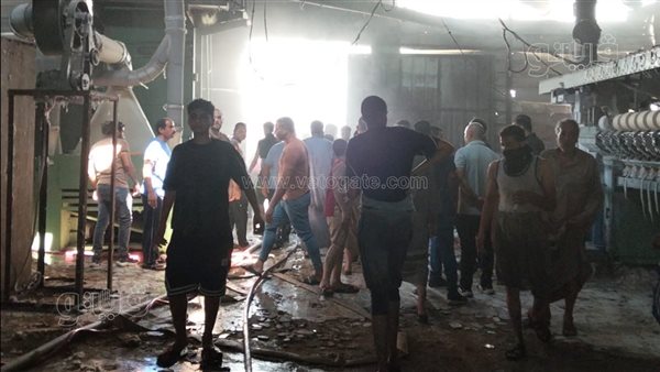 الصور الأولى لحريق هائل يلتهم مصنع أقطان في شبرابيل بالغربية