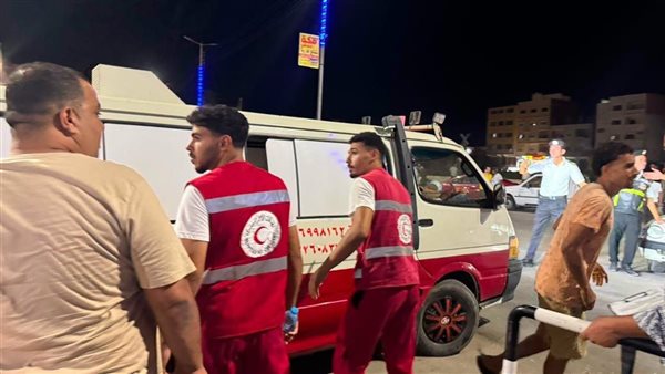 الهلال الأحمر يساند أسر ضحايا حادث الإسماعيلية والتعامل مع حالات الإغماء أثناء تشييع الجثامين (صور)
