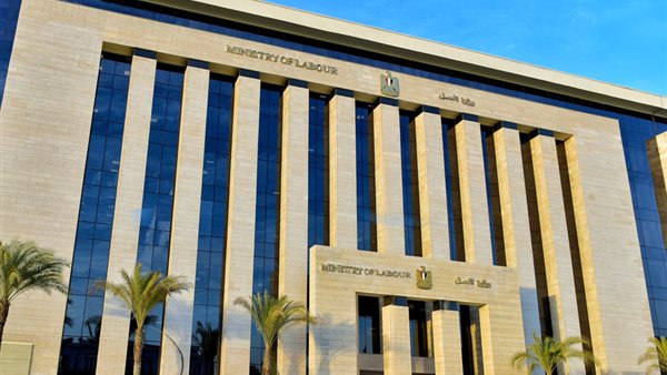 300 ألف جنيه لأسرة كل متوفى، تحرك عاجل من وزارة العمل بعد حادث الإسماعيلية