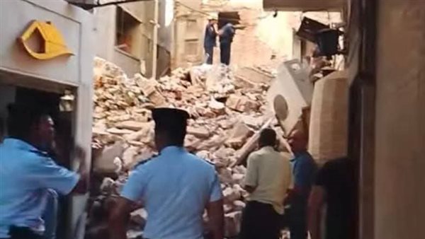 تفاصيل انهيار عقار مكون من ثلاث طوابق في الإسكندرية
