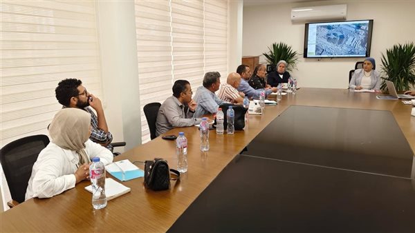 حظر التعدي على أرصفة المشاة وحرم الطريق، “تنظيم إعلانات الطرق” يعلن ضوابط جديدة