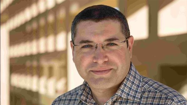 أستاذ بالجامعة الأمريكية بالقاهرة ينشر دراسة حول تحويل النفايات الإلكترونية إلى تكنولوجيا متقدمة