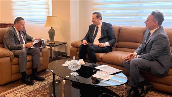 قنصوة يوجه بتطوير المسرح الجامعي ومسرحة التاريخ المصري القديم