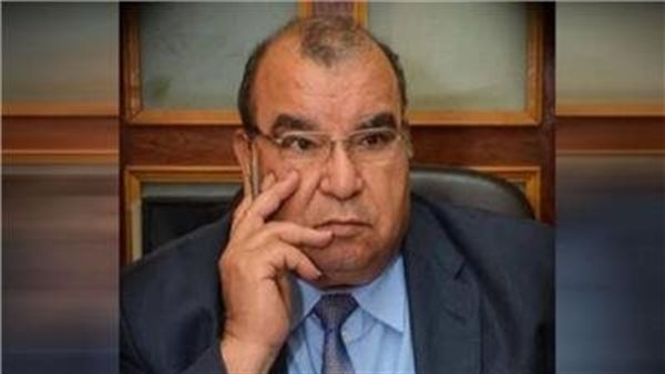 رفعت فياض يكتب: رئيس جامعة المنيا يدافع عن نفسه