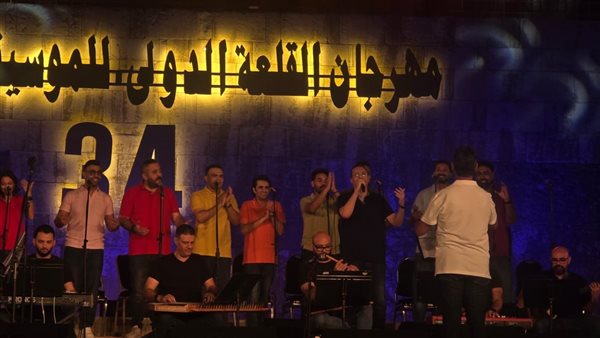 بعد رحيله بعام ونصف، أحمد عدوية يطرب جمهور القلعة بأصوات “أيامنا الحلوة” (صور)