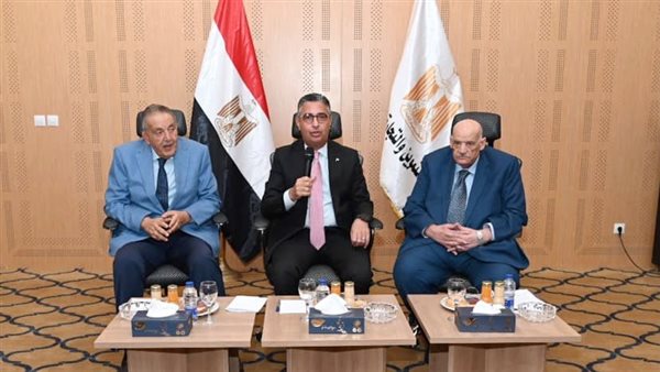 وزير التموين يبحث مطالب أصحاب المخابز، وتحركات جديدة بشأن تكلفة إنتاج الخبز